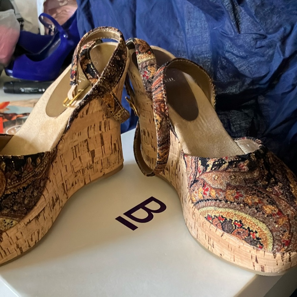 Stylish Paisley Wedge Ankle-wrap Sandals